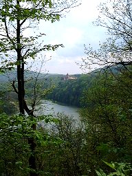 Burg Veveri ber dem Stausee