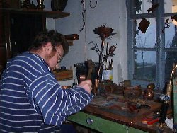 Das ist mein Onkel Bilik beim schmieden